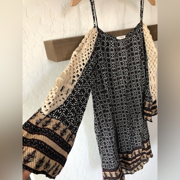 Umgee|Boho crotchet cold shoulder flowy dress in black & tan tones••Beachy LARGE - Picture 6 of 12